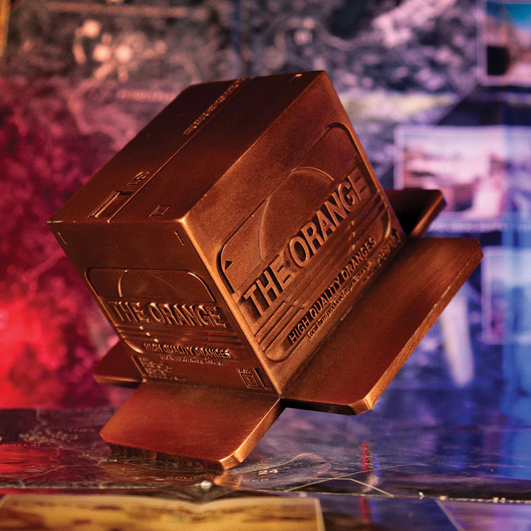 Metal Gear Solid 2: Replica Antique Gold Plated Cardboard Box - Image 2